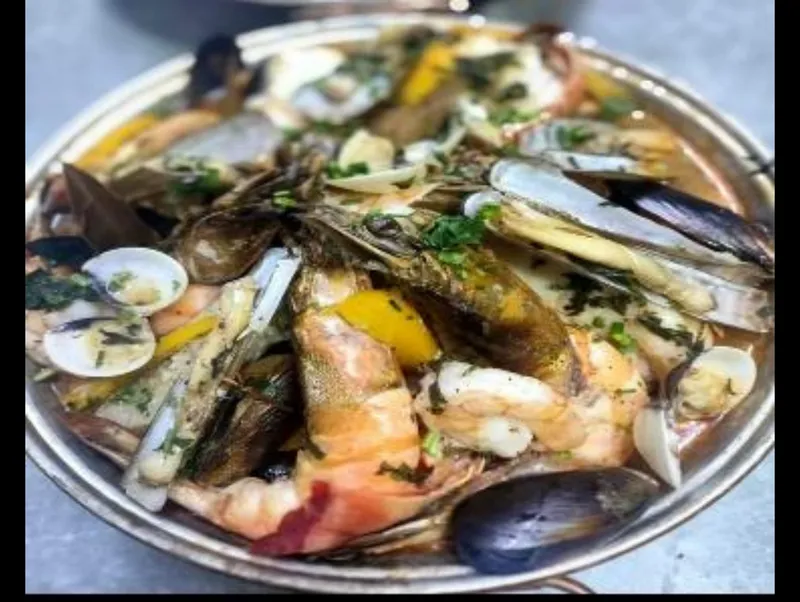 Cataplana de Peixe e Mariscos